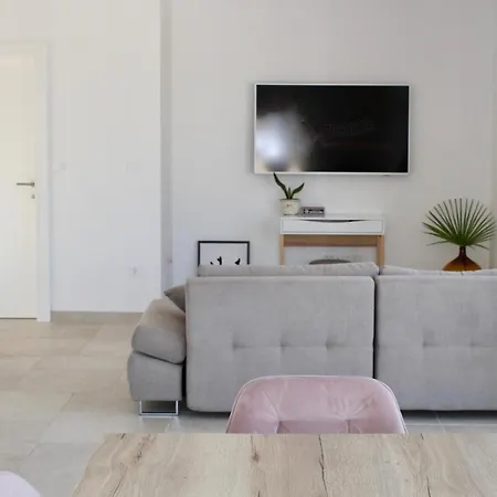 Bora - Blue Flat Flat *